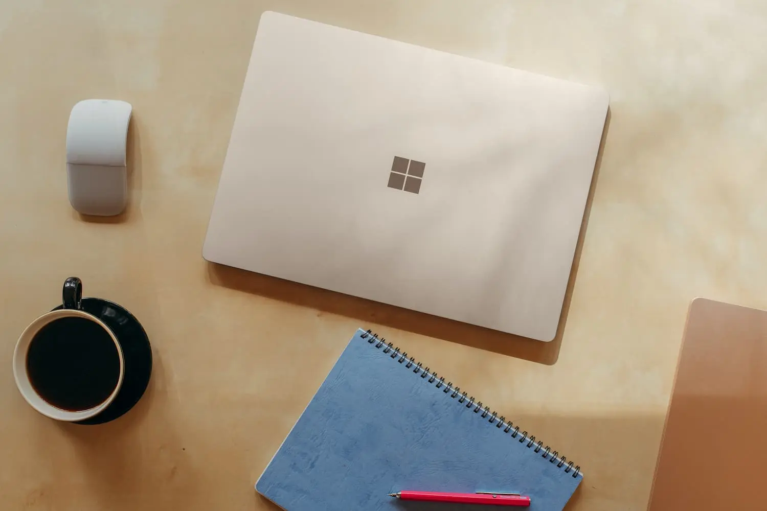Kayıt defterini kullanarak Windows 11 ‘in görünümünü, Görev Çubuğunu ve Widget’ leri Özelleştirme