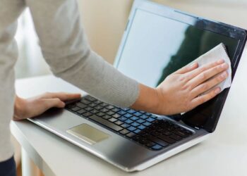 Çizmeden Dizüstü Bilgisayar Ekranı Nasıl Temizlenir?